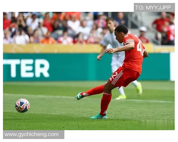 中超精彩对决拜仁大胜巴黎圣日耳曼帽子戏法引发全场狂欢