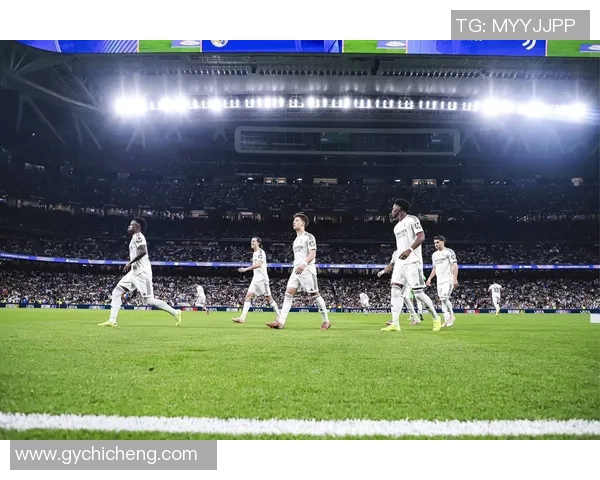 足总杯精彩对决国米逆转皇马引发全场热议与讨论