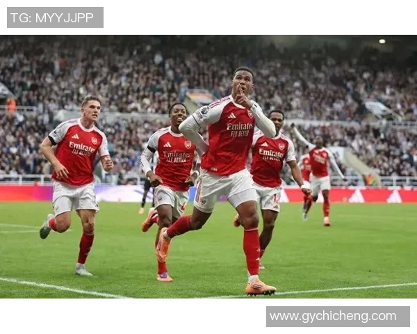 阿森纳逆转那不勒斯引争议判罚全场沸腾世界杯精彩瞬间回顾