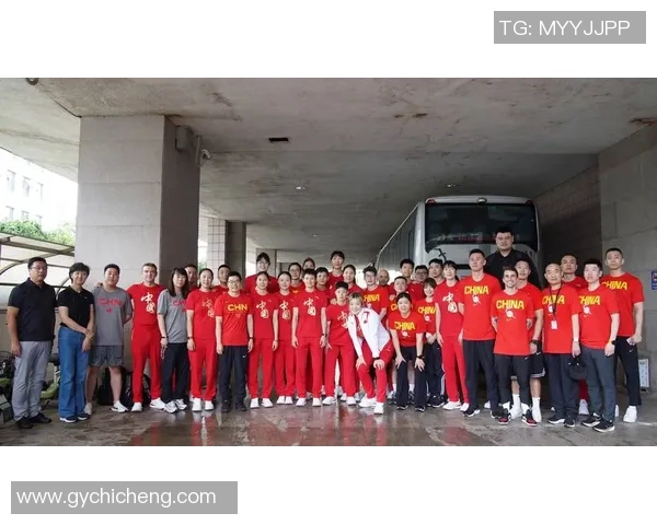 姚明脚踝伤愈归来重返赛场展现不屈精神与篮球魅力