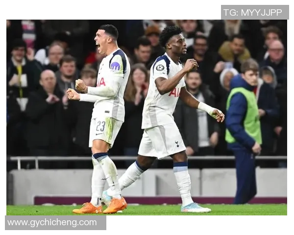 尤文图斯凭乌龙球战胜热刺晋级世界杯淘汰赛全场沸腾