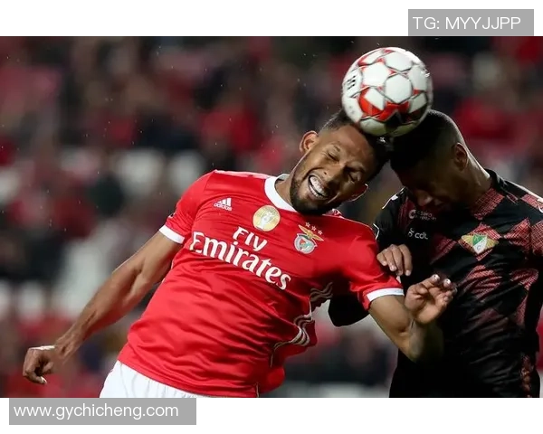 德甲焦点战本菲卡与巴黎圣日耳曼激战成平红牌争议引发全场热议