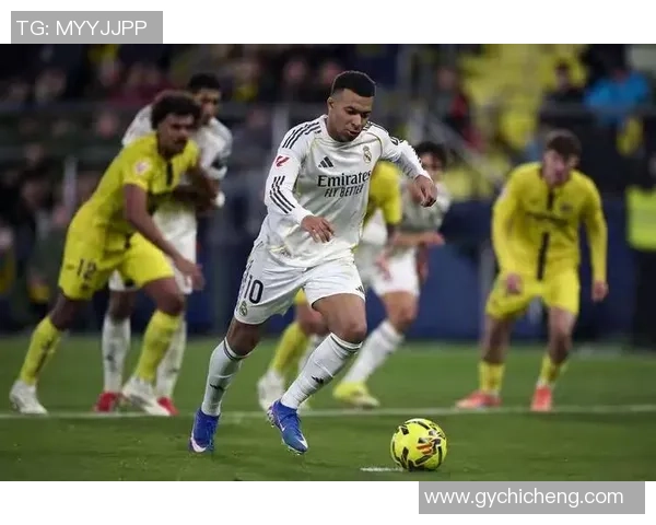 西甲激战:皇马与那不勒斯战平补时进球点燃全场激情 西甲激战:皇马与那不勒斯战平补时进球点燃全场激情