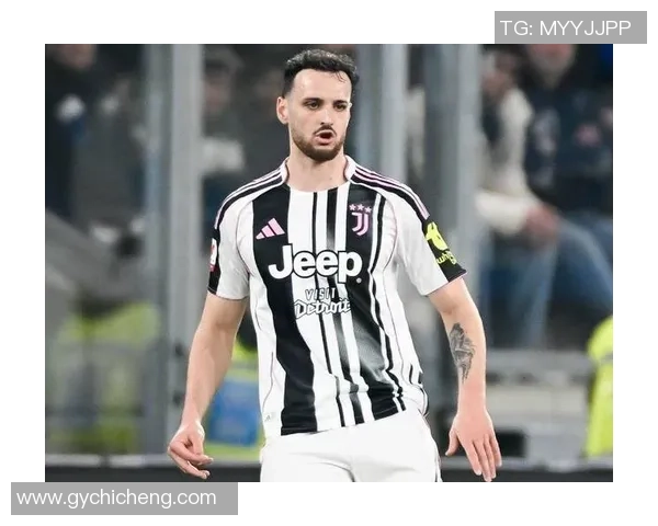 国王杯精彩对决尤文图斯与曼联平局红牌争议引发全场热议 国王杯精彩对决尤文图斯与曼联平局红牌争议引发全场热议