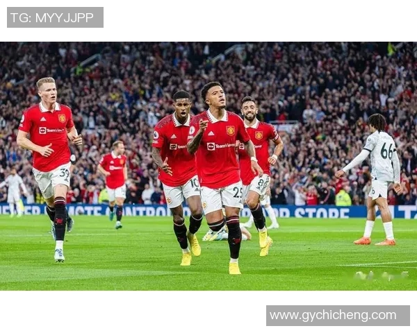 曼联主场大胜巴萨三球零封乌龙球引发全场狂欢