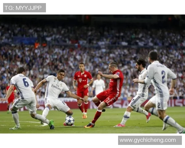 欧冠激战：拜仁大胜波尔图点球大战瞬间点燃全场气氛